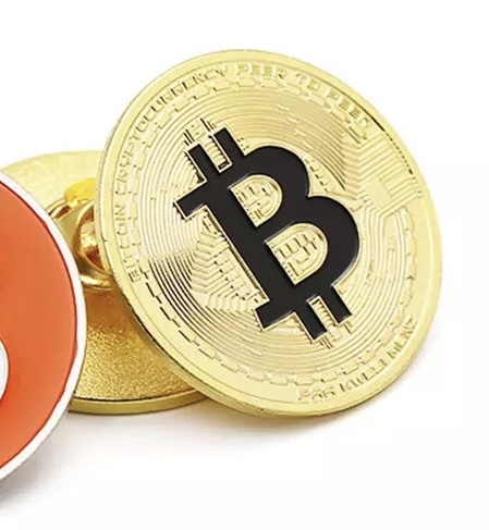 Gold metal bitcoin pin